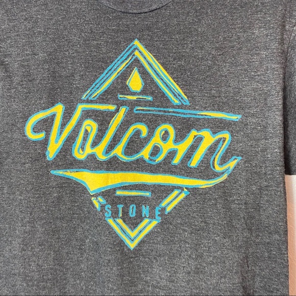 SOLD Volcom kids boys medium shirt size 12 - Picture 2 of 4